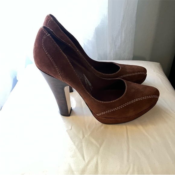Studio 58 Heels Size 9.5 Great Condition.Brown
Suede w/White Exposed Stitching - Picture 3 of 10